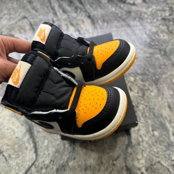 Air Jordan 1 Retro High OG Toddler Taxi Shoes size 5C - Picture 4 of 6